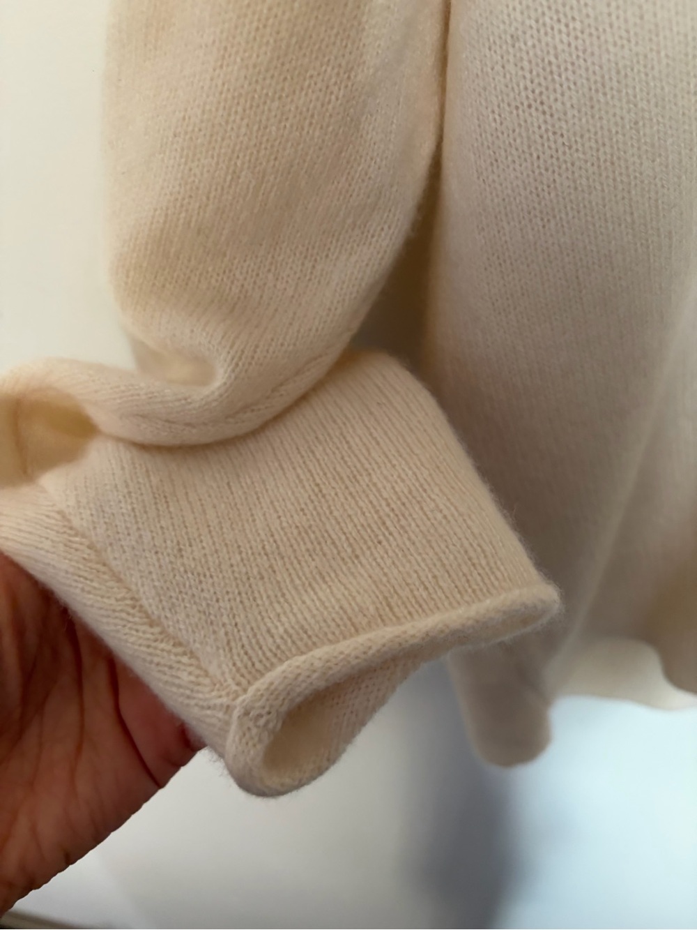 Aritzia 100% Cashmere Deep V-Neck Cardigan - S - Picture 13 of 13